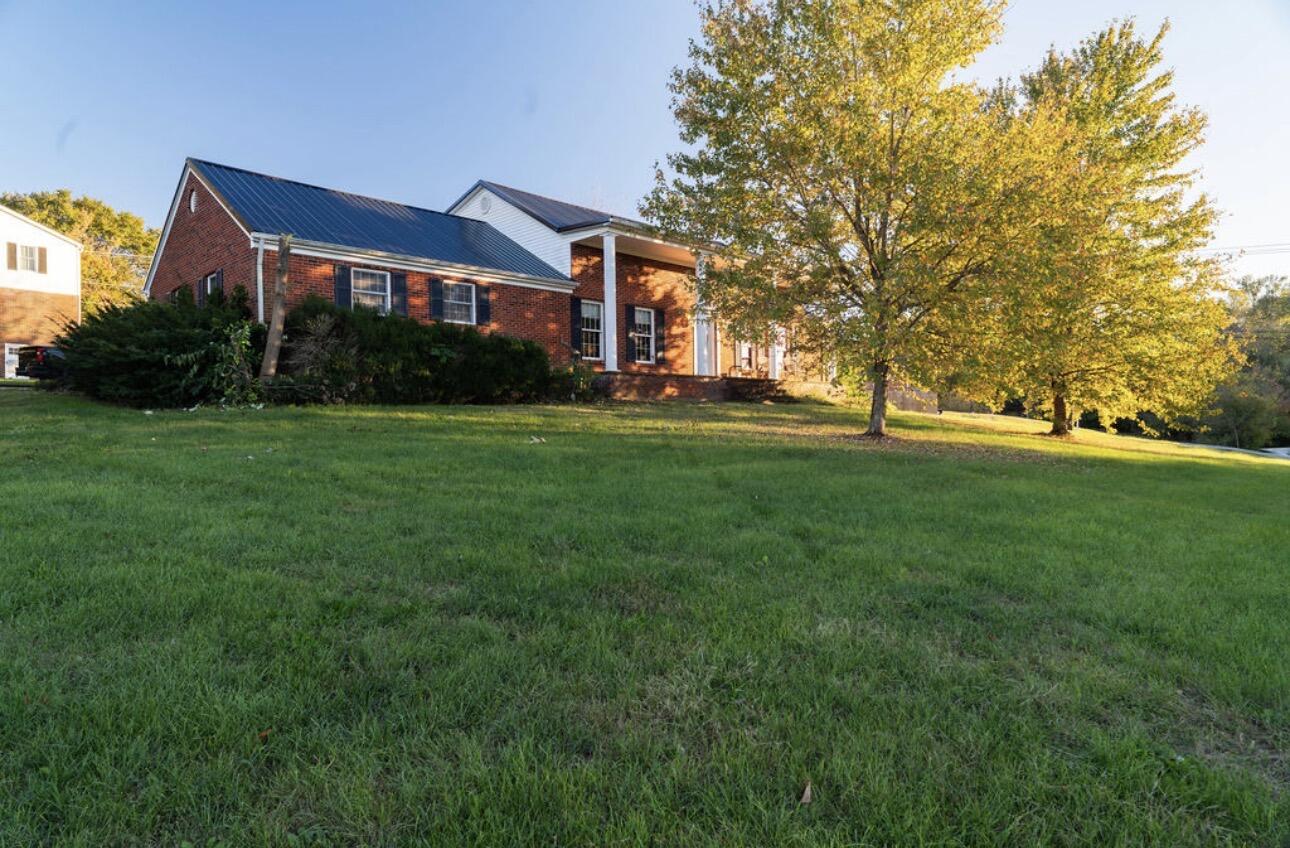 105 Bradford Drive Property Photo 1