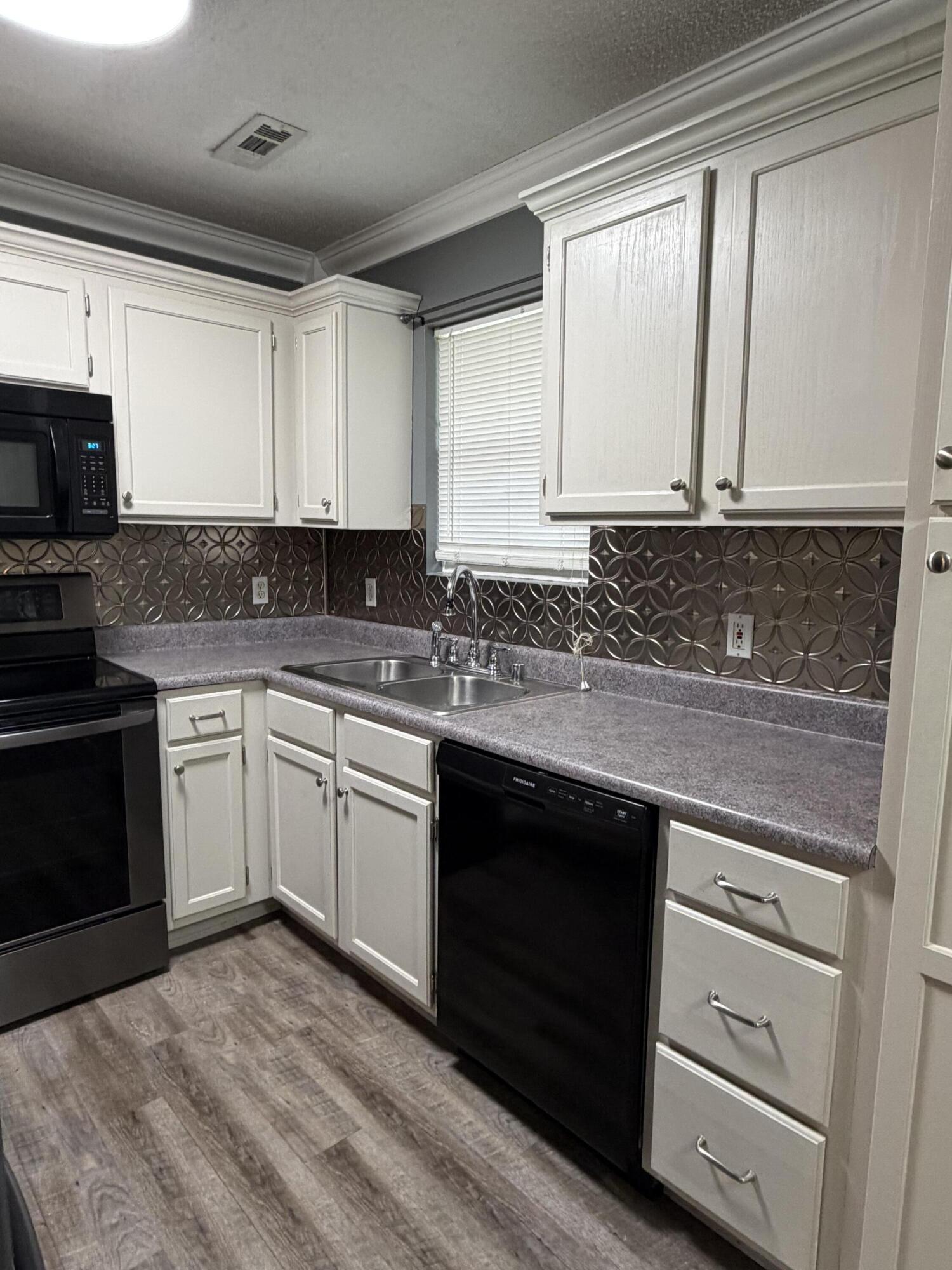 102 Dogwood Trail Property Photo 4