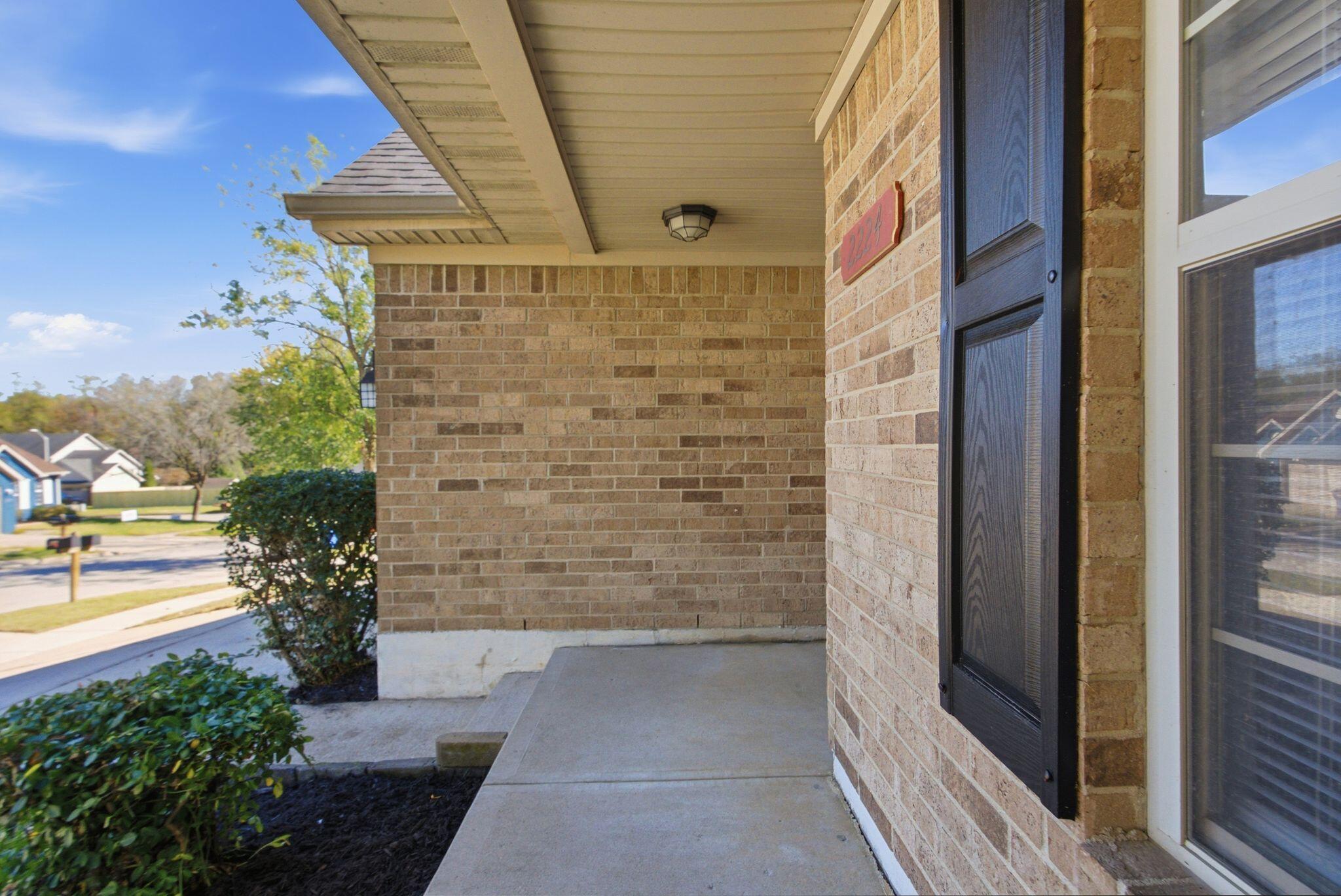 2224 Kenwood Drive Property Photo 3