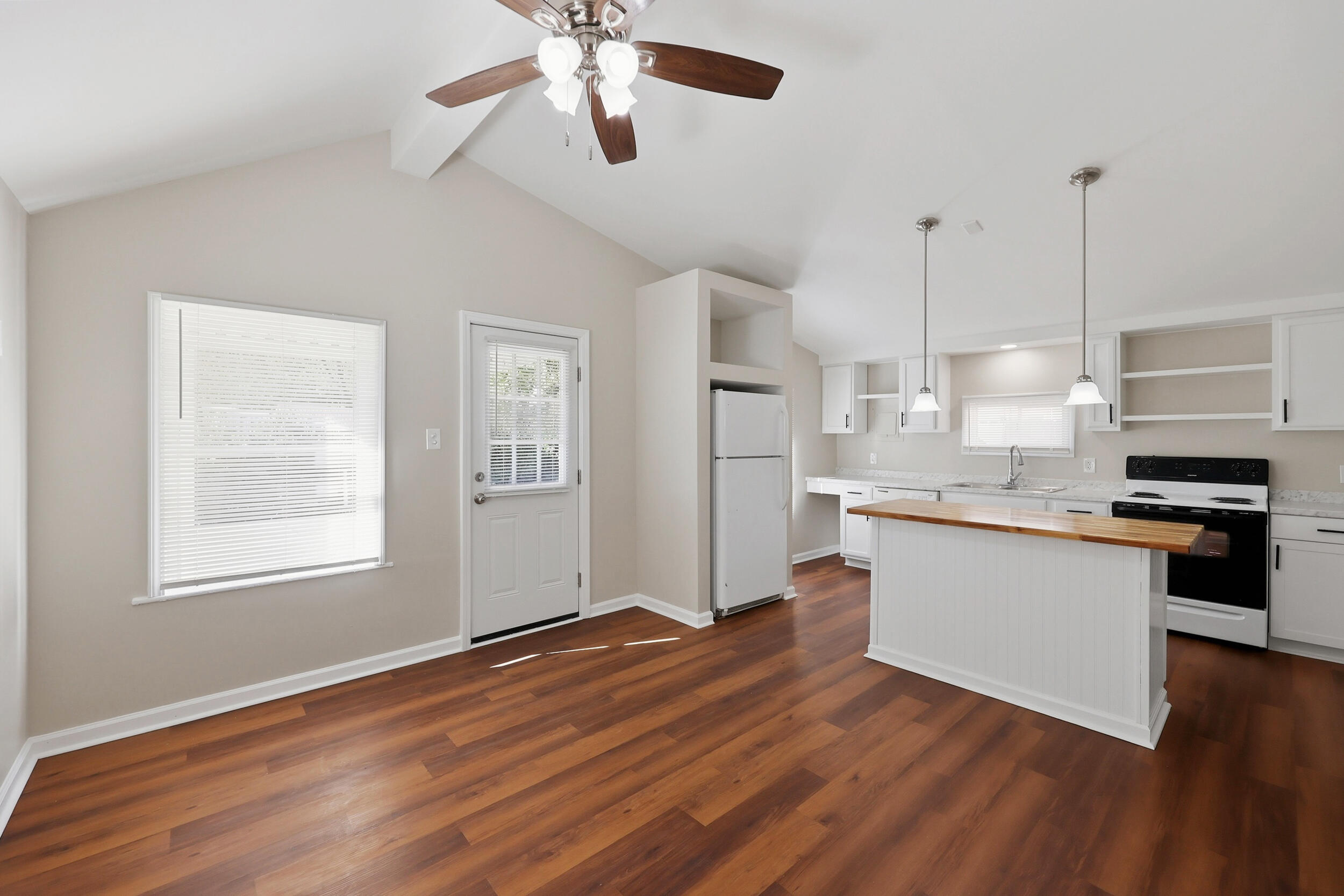 104 1/2 Henton Road Property Photo 5