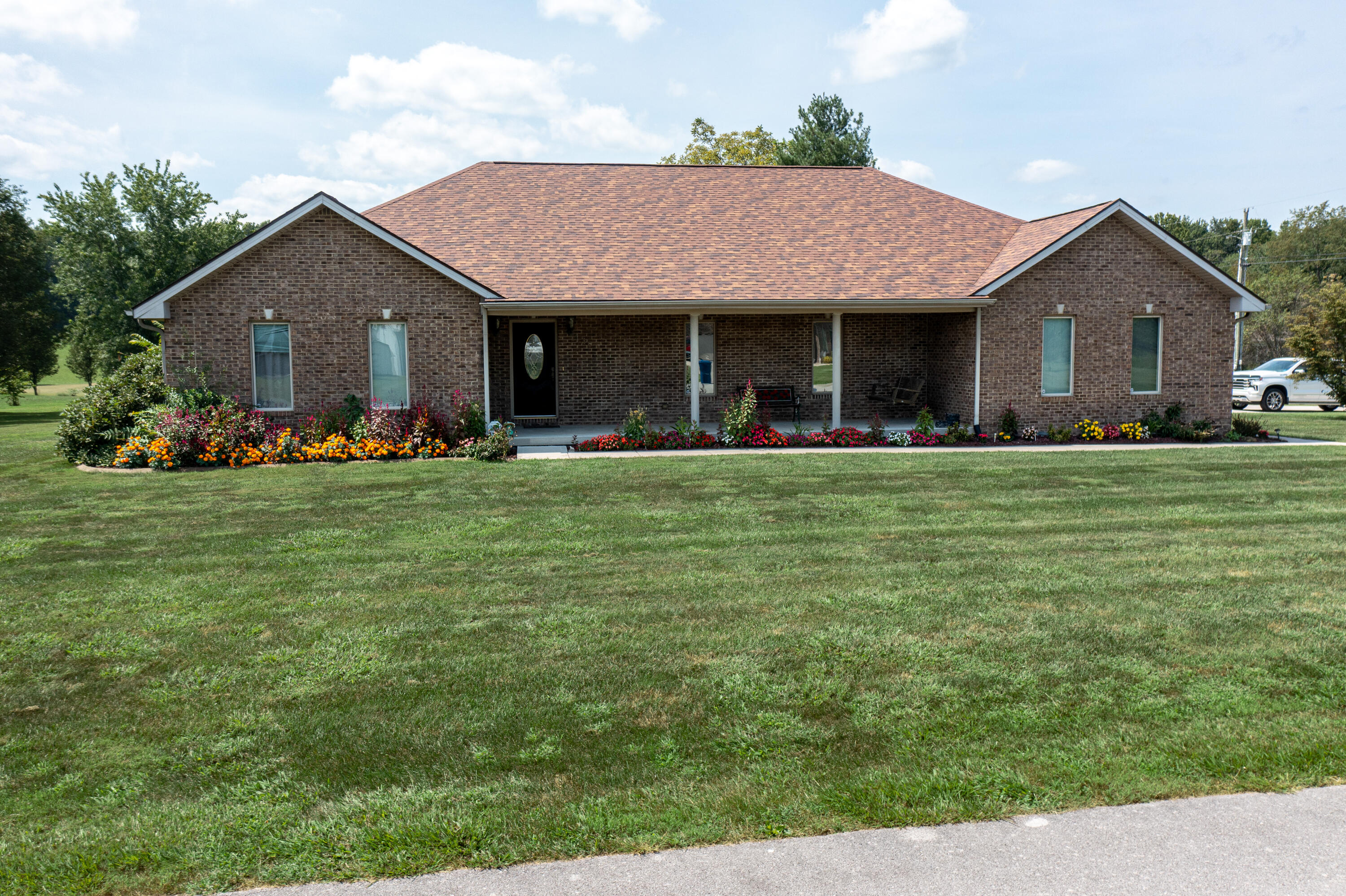 138 Country Acres Drive Property Photo 2