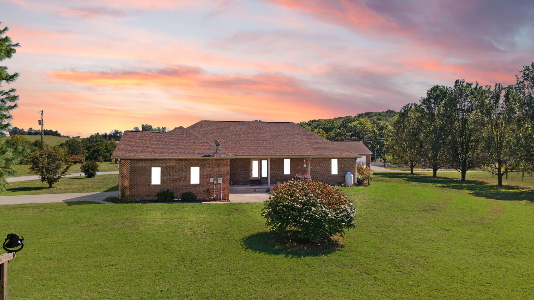 138 Country Acres Drive Property Photo 5