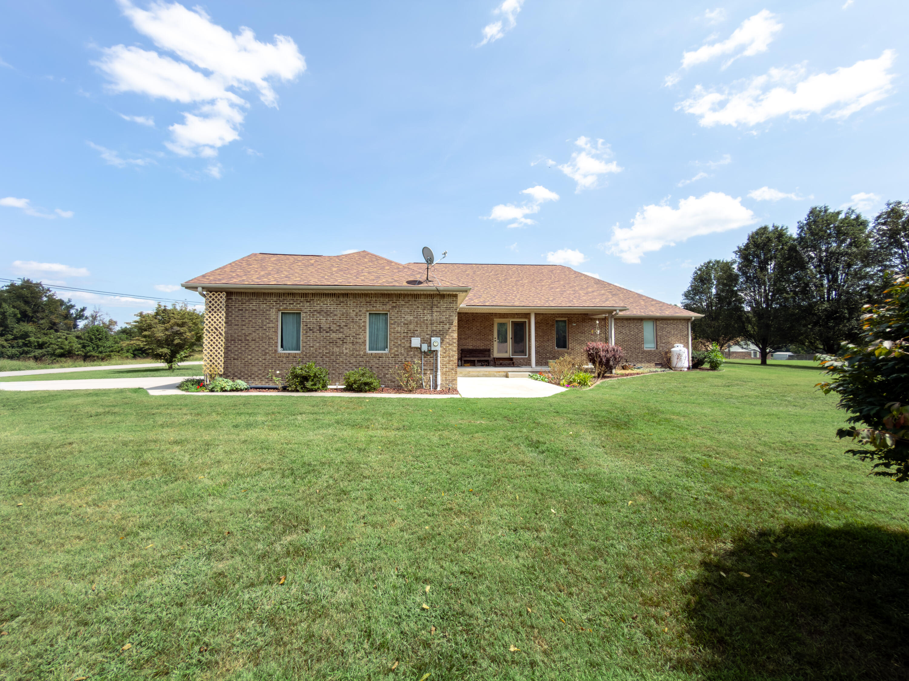 138 Country Acres Drive Property Photo 7