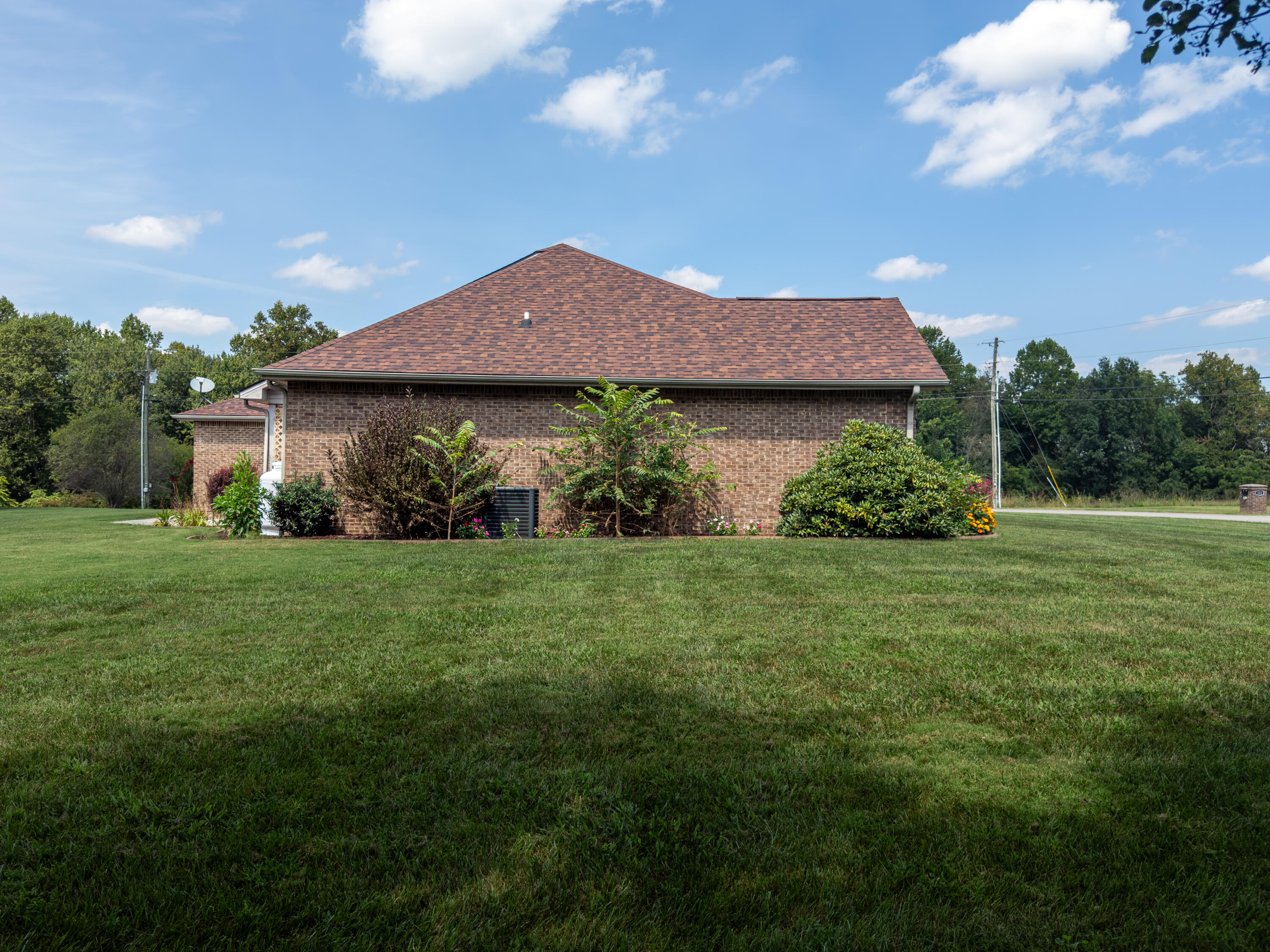 138 Country Acres Drive Property Photo 8