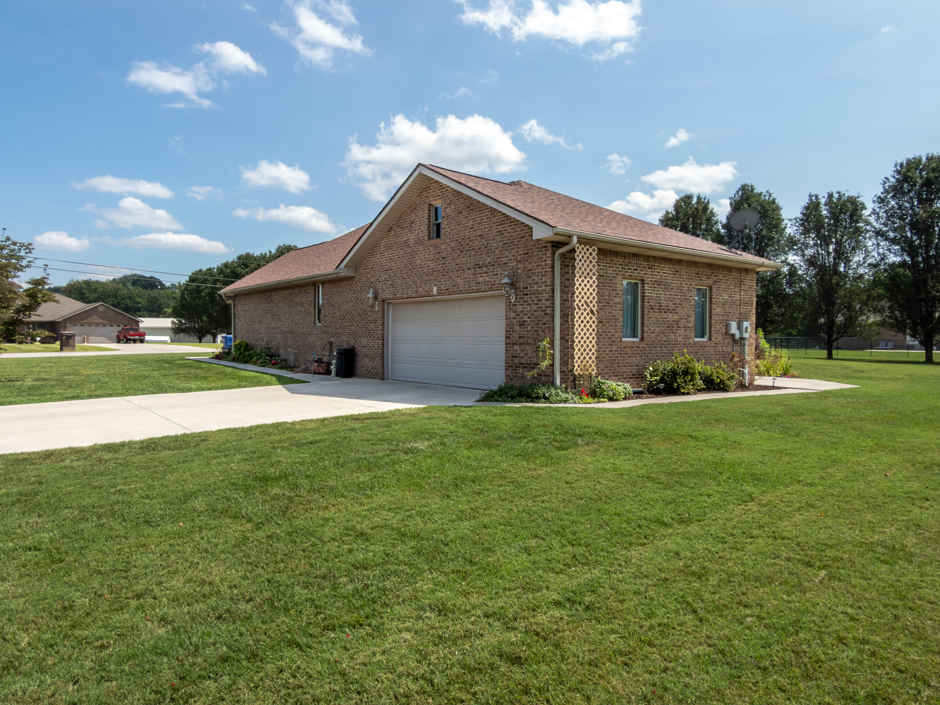 138 Country Acres Drive Property Photo 9