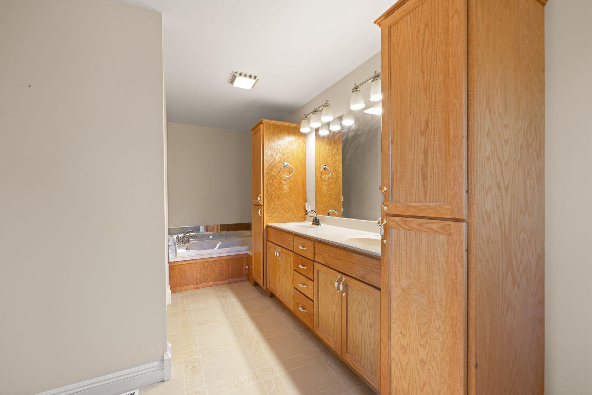 138 Country Acres Drive Property Photo 32