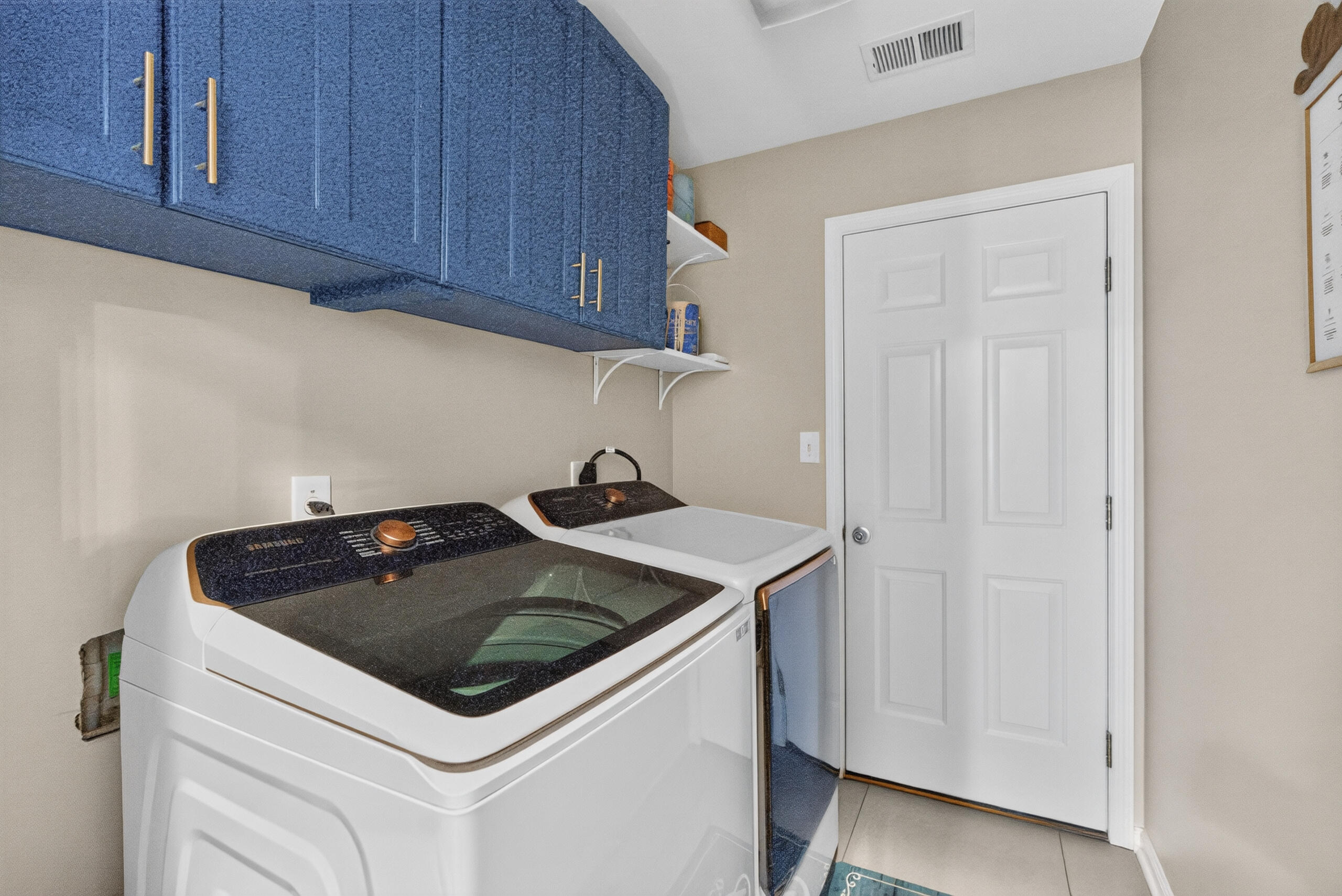 948 Lauderdale Drive Property Photo 24