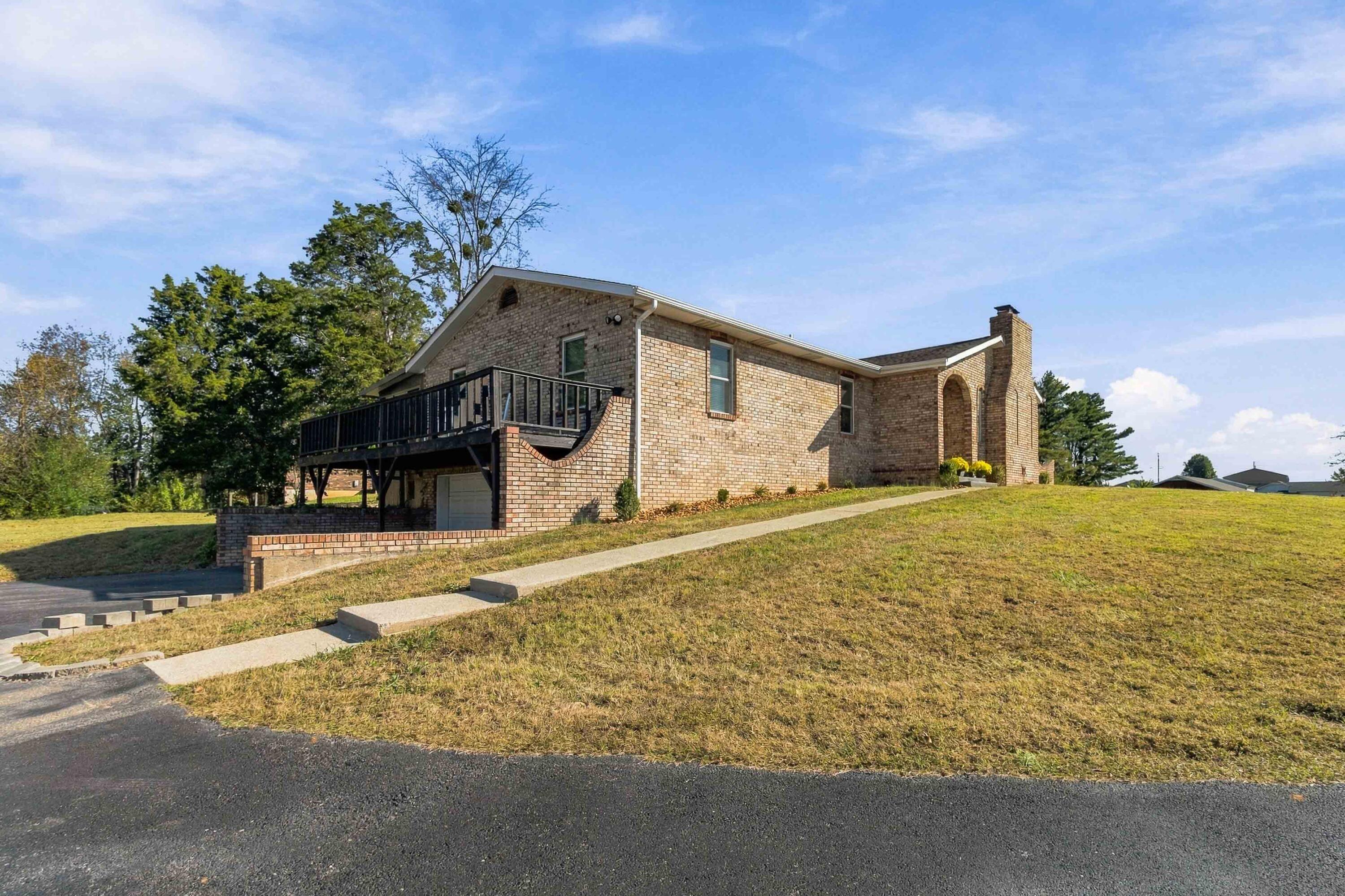 2270 Oak Hill Road Property Photo 1