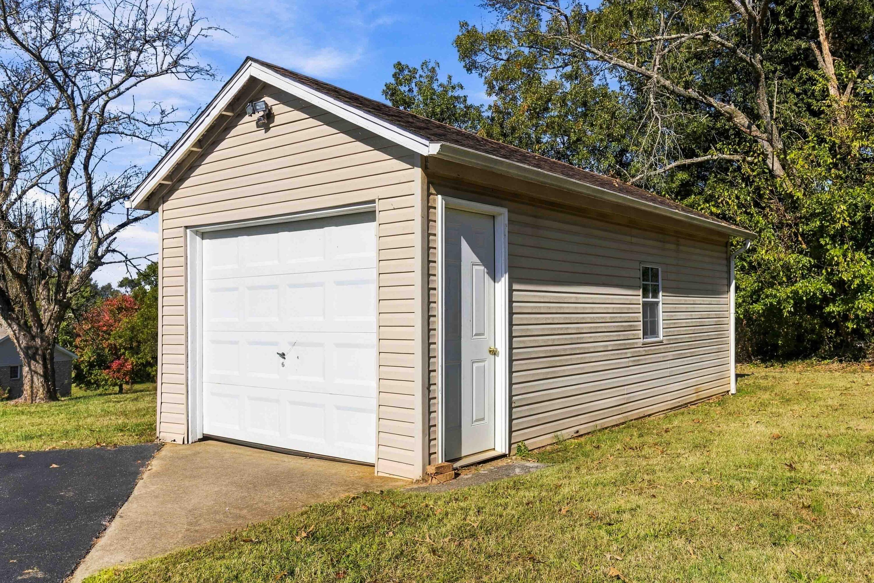 2270 Oak Hill Road Property Photo 6