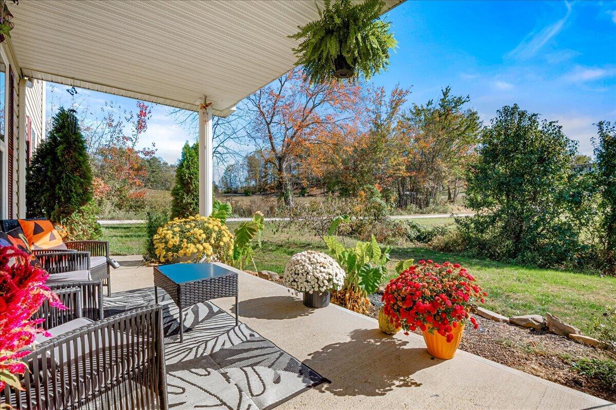 6830 E Laurel Road Property Photo 3