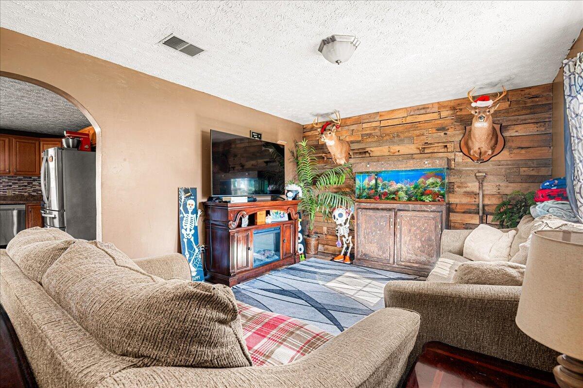 6830 E Laurel Road Property Photo 9