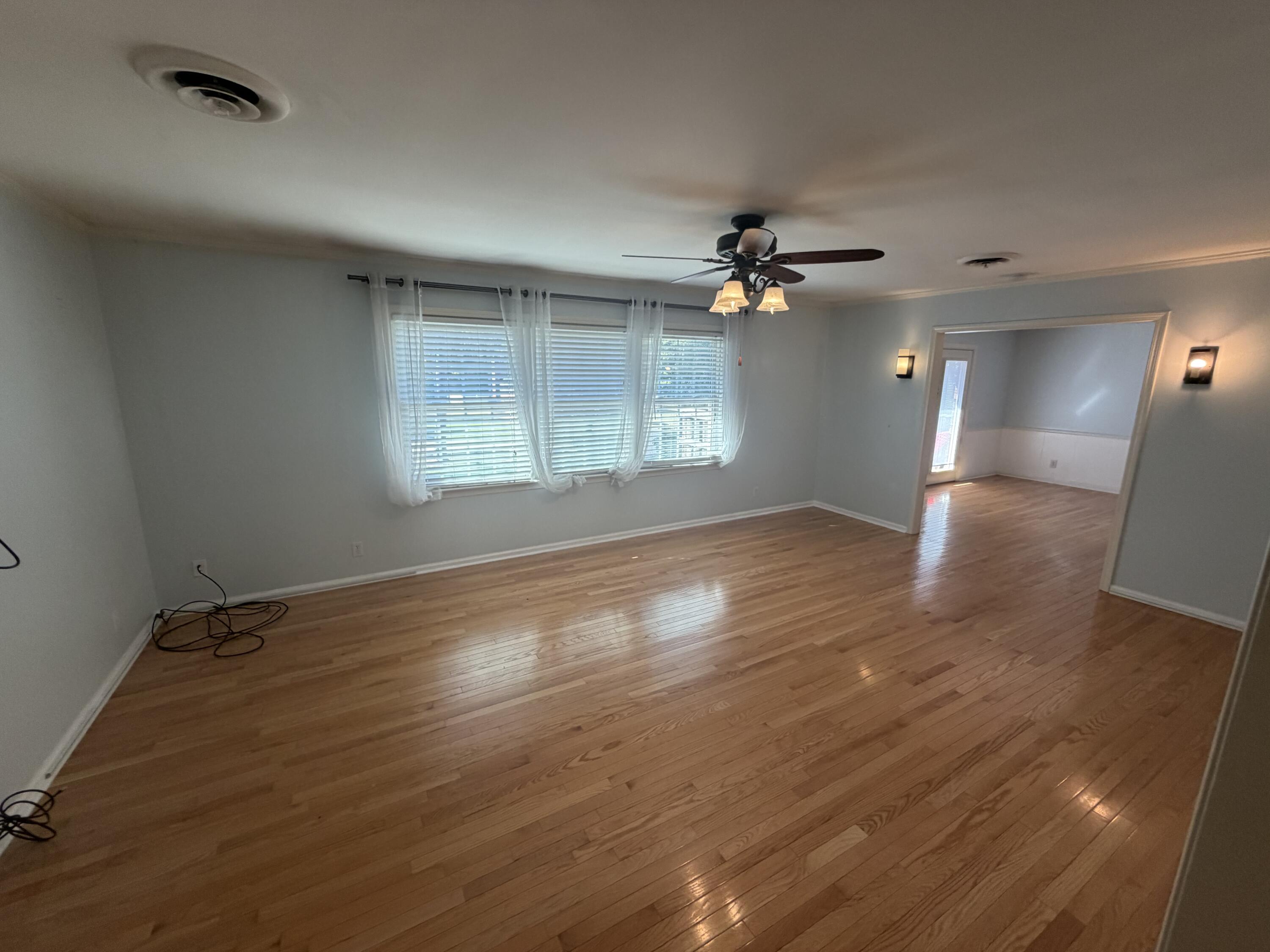 371 Oakcrest Drive Property Photo 3