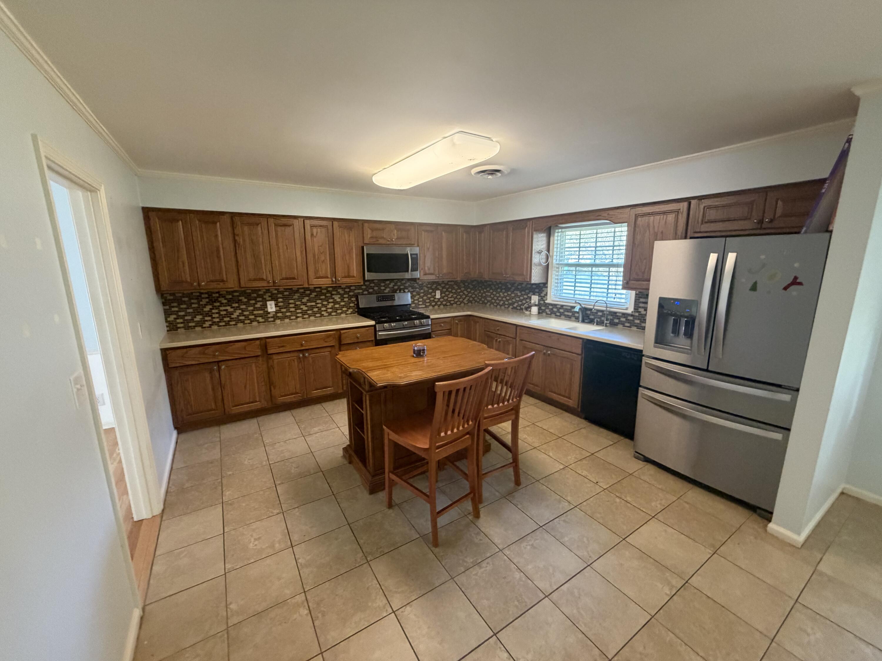 371 Oakcrest Drive Property Photo 6