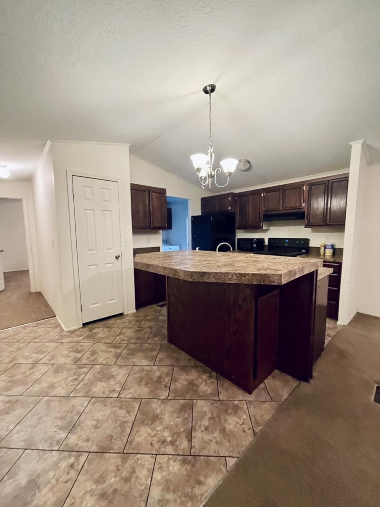 150 & 169 Hickory Hill Street Property Photo 4