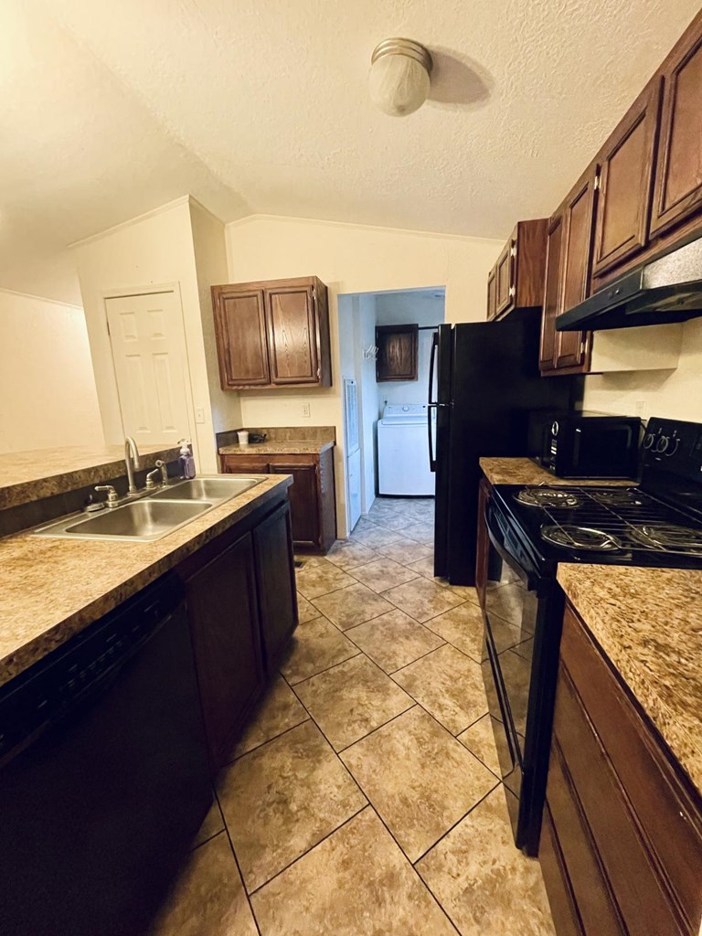 150 & 169 Hickory Hill Street Property Photo 5