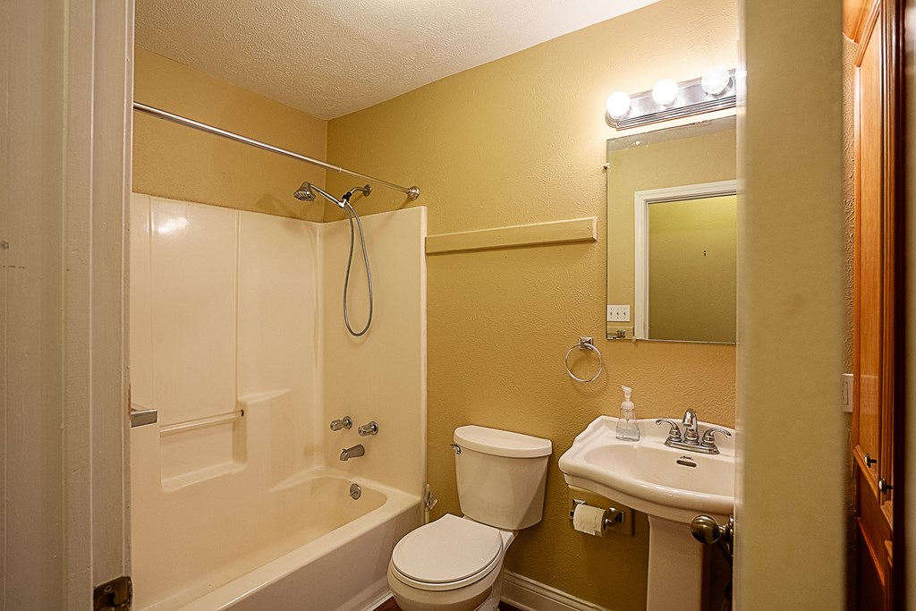 105 Houston Street Property Photo 12