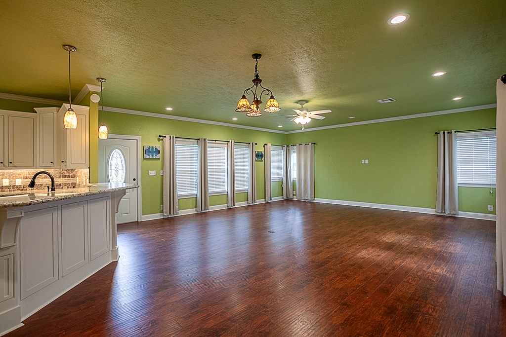 105 Houston Street Property Photo 23