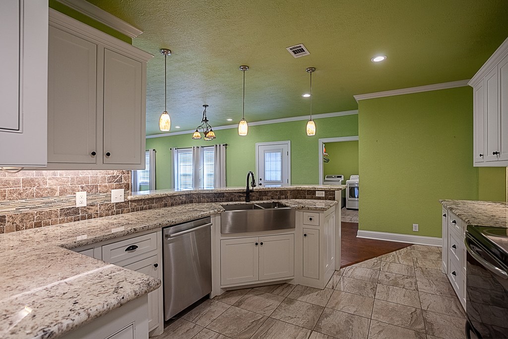 105 Houston Street Property Photo 26