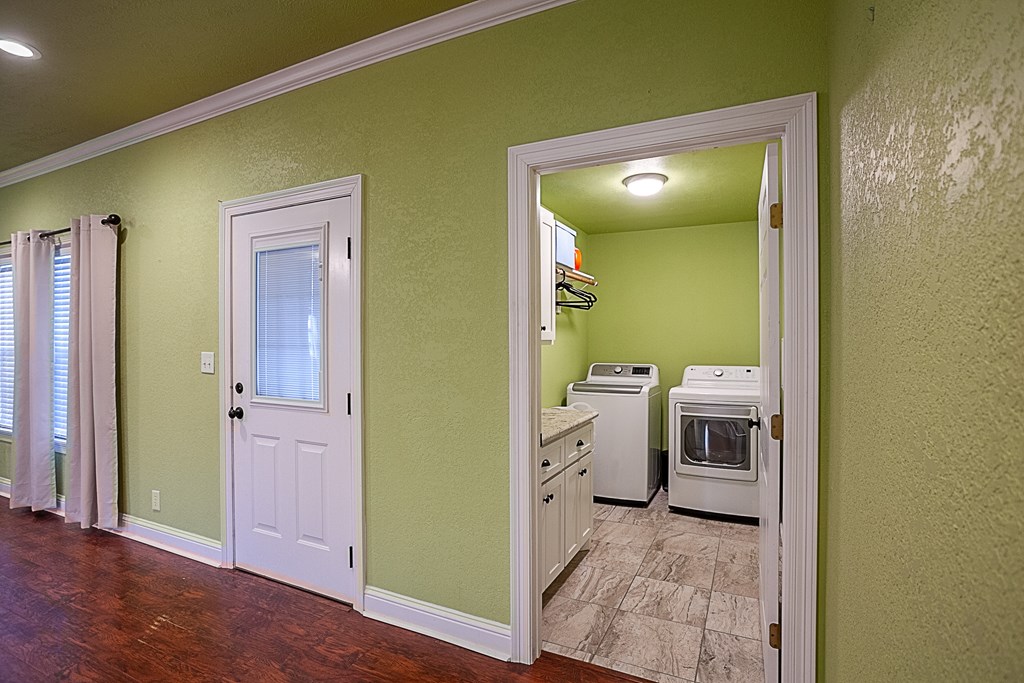 105 Houston Street Property Photo 28