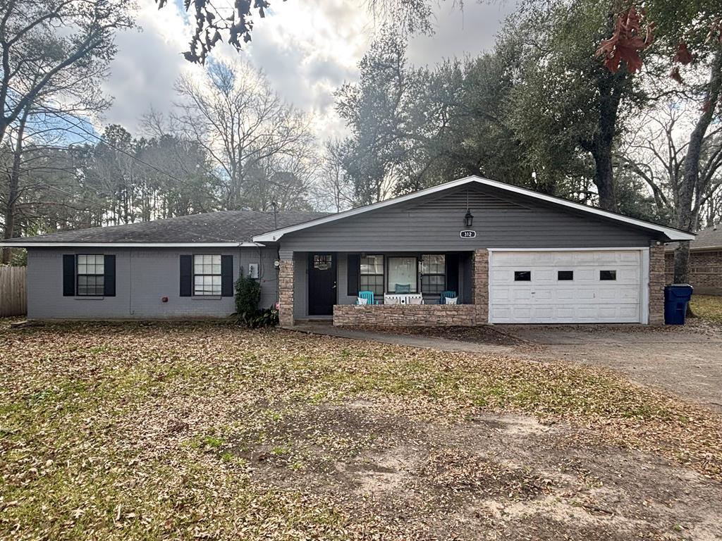 312 Magnolia Property Photo 2