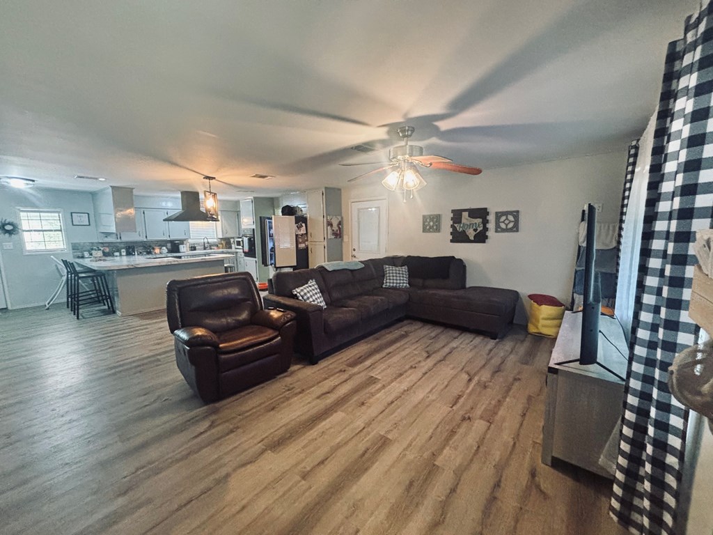 312 Magnolia Property Photo 12