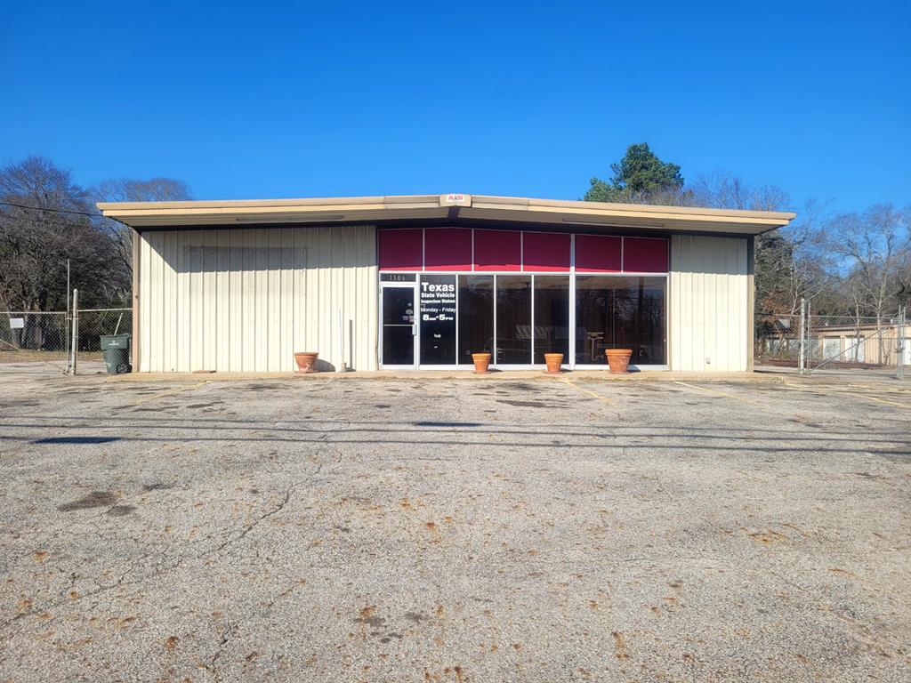 1215 Douglass Rd Property Photo 1