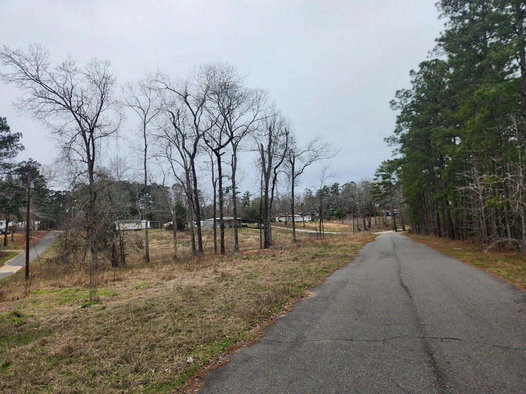 E Hickory Greenbriar Property Photo 2