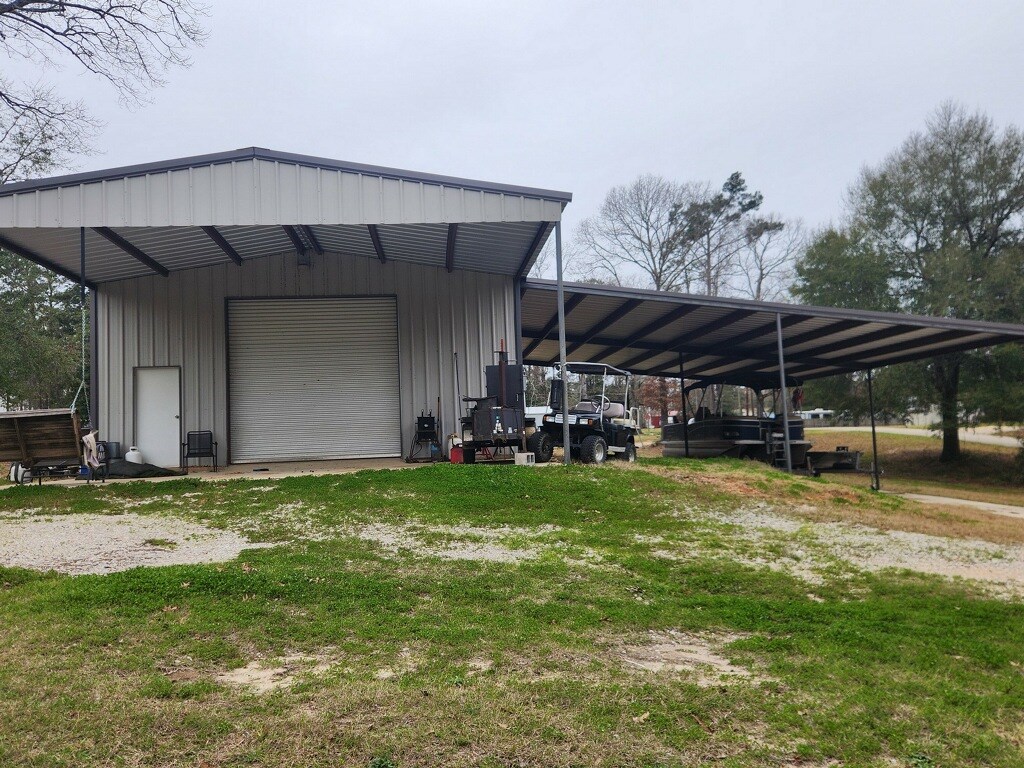 E Hickory Greenbriar Property Photo 6