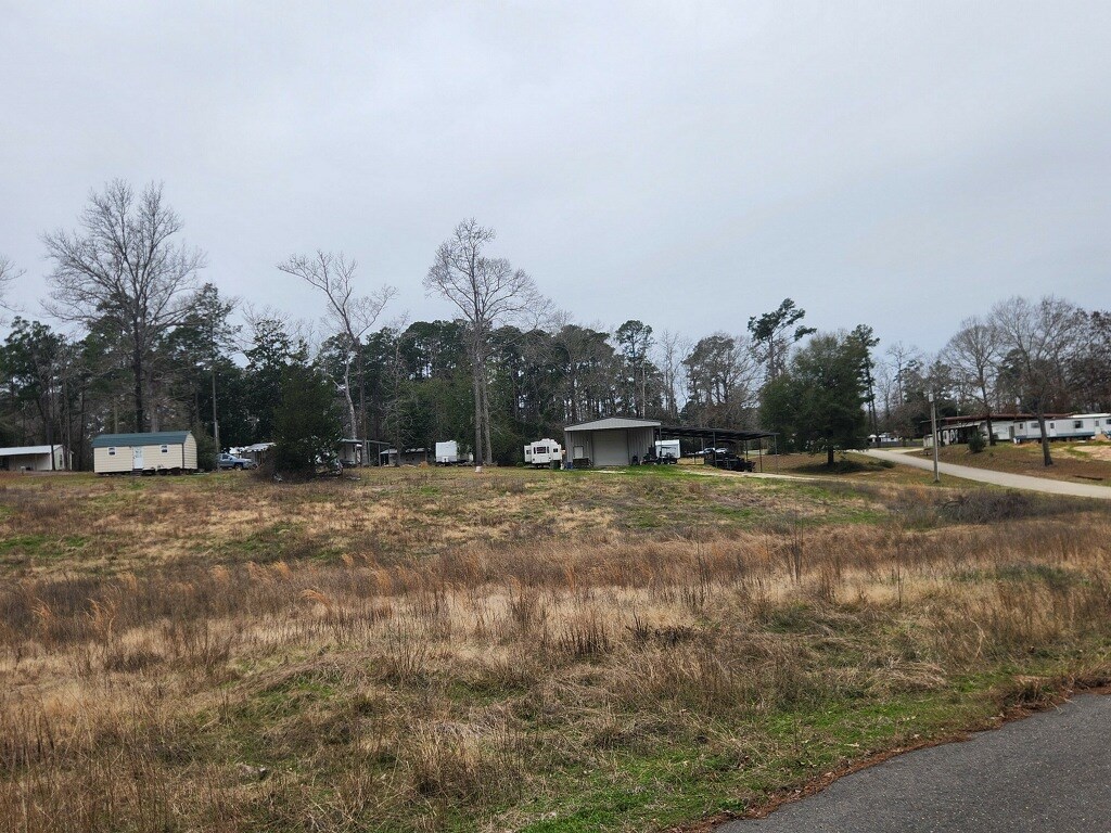 E Hickory Greenbriar Property Photo 8