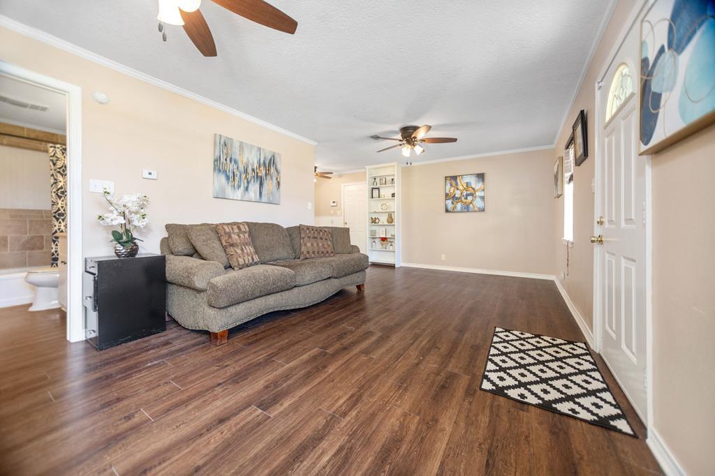 313 Oak Property Photo 1