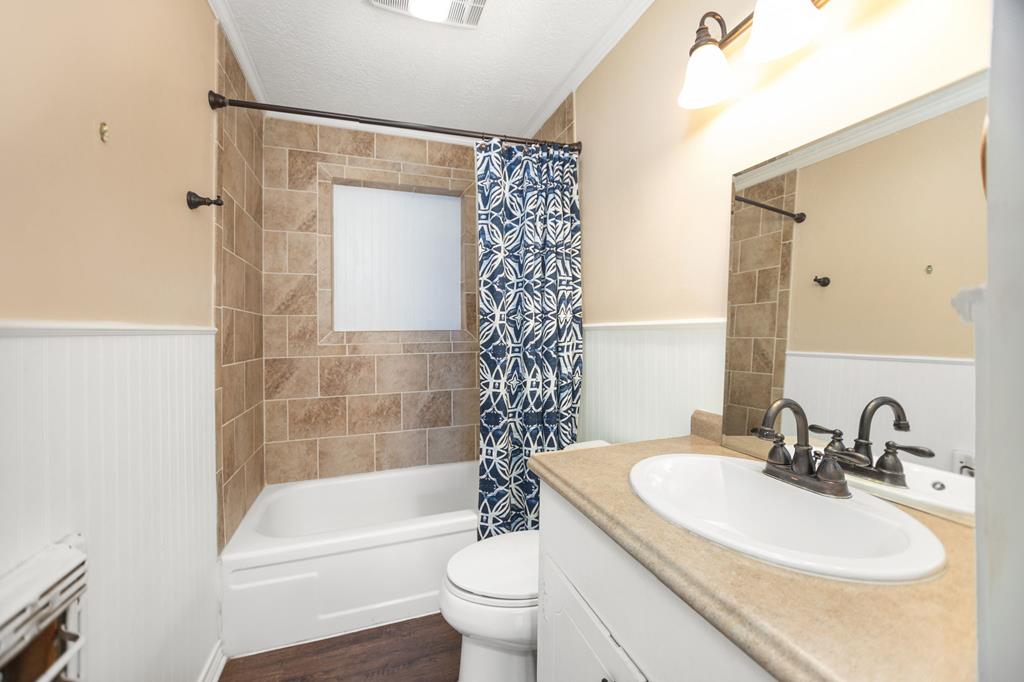 313 Oak Property Photo 6