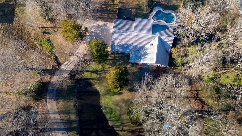 8935 Hwy 103e Property Photo 3