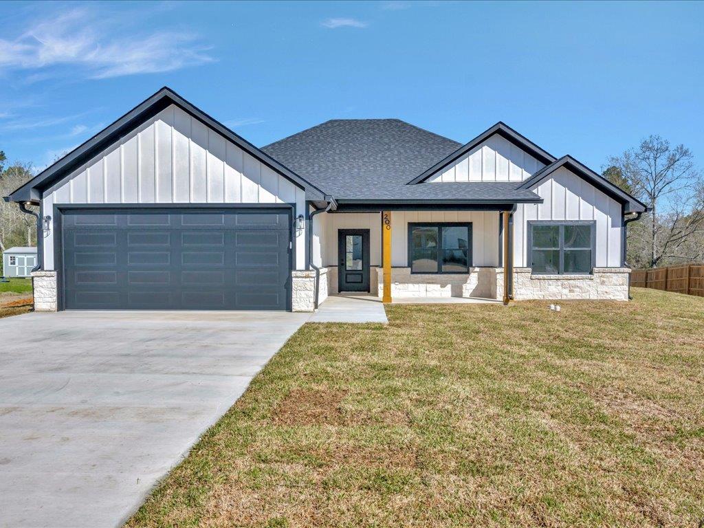 200 Shady Oaks Property Photo 1