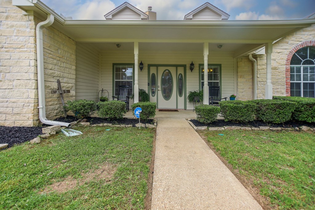 1105 Redbud Avenue Property Photo 3