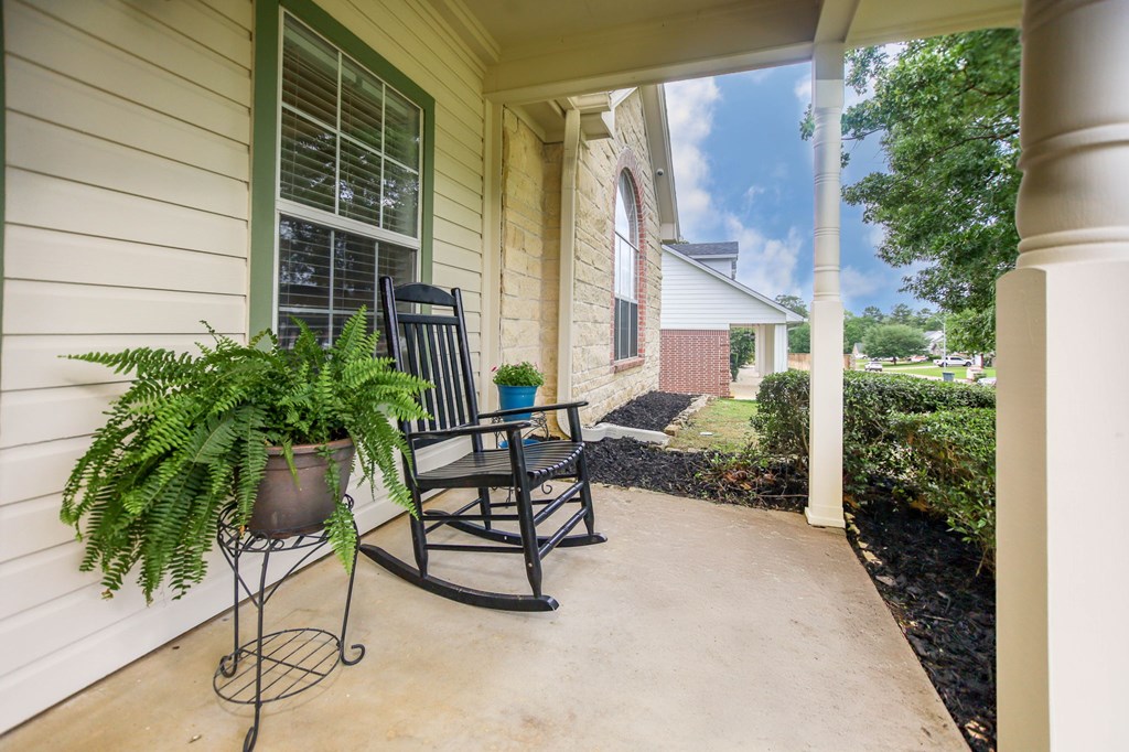 1105 Redbud Avenue Property Photo 4