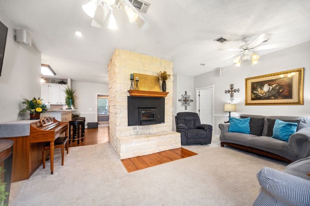 1105 Redbud Avenue Property Photo 6