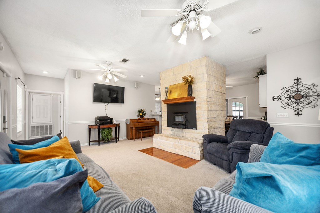 1105 Redbud Avenue Property Photo 7