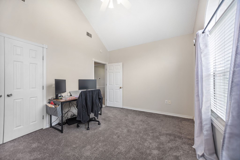 1105 Redbud Avenue Property Photo 26