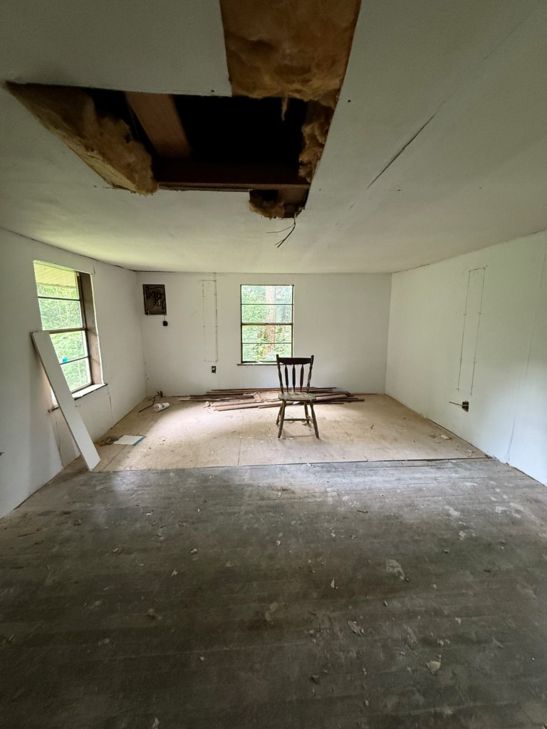 712 Black Street Property Photo 4