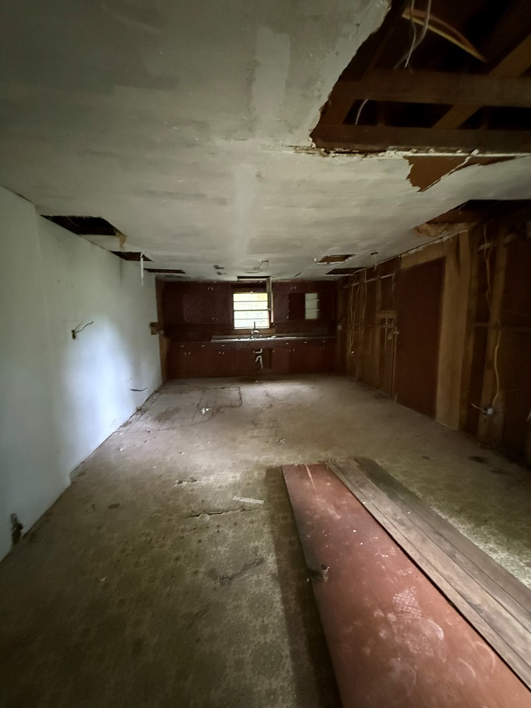 712 Black Street Property Photo 5