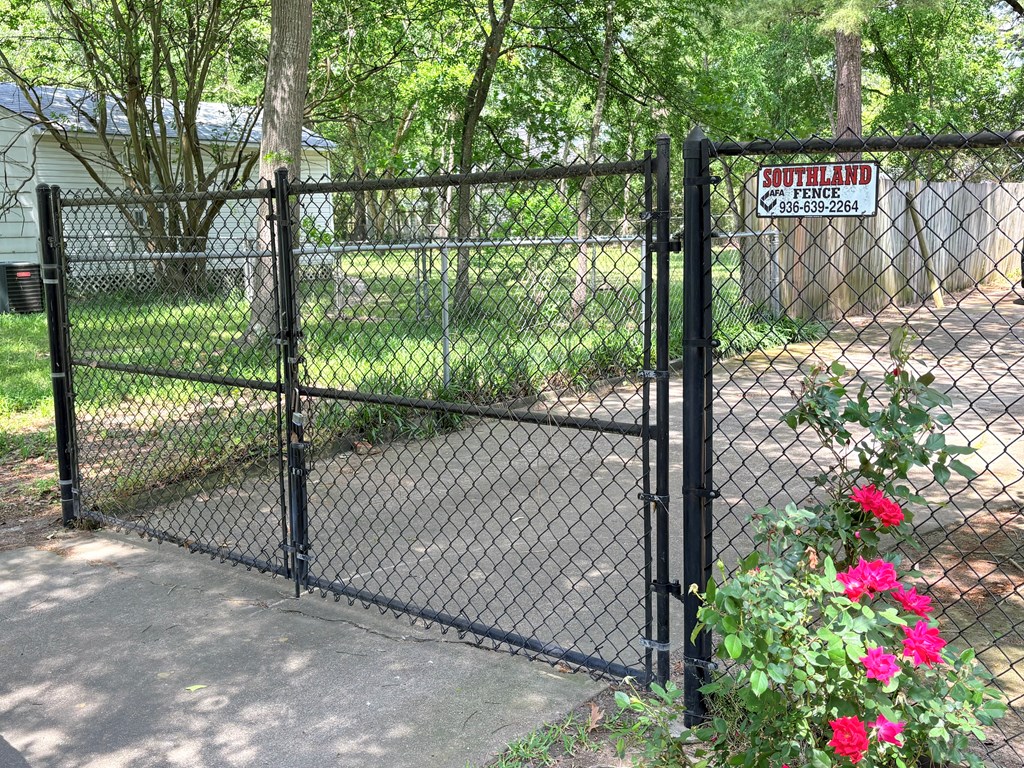 710 Lazy Lane Property Photo 3