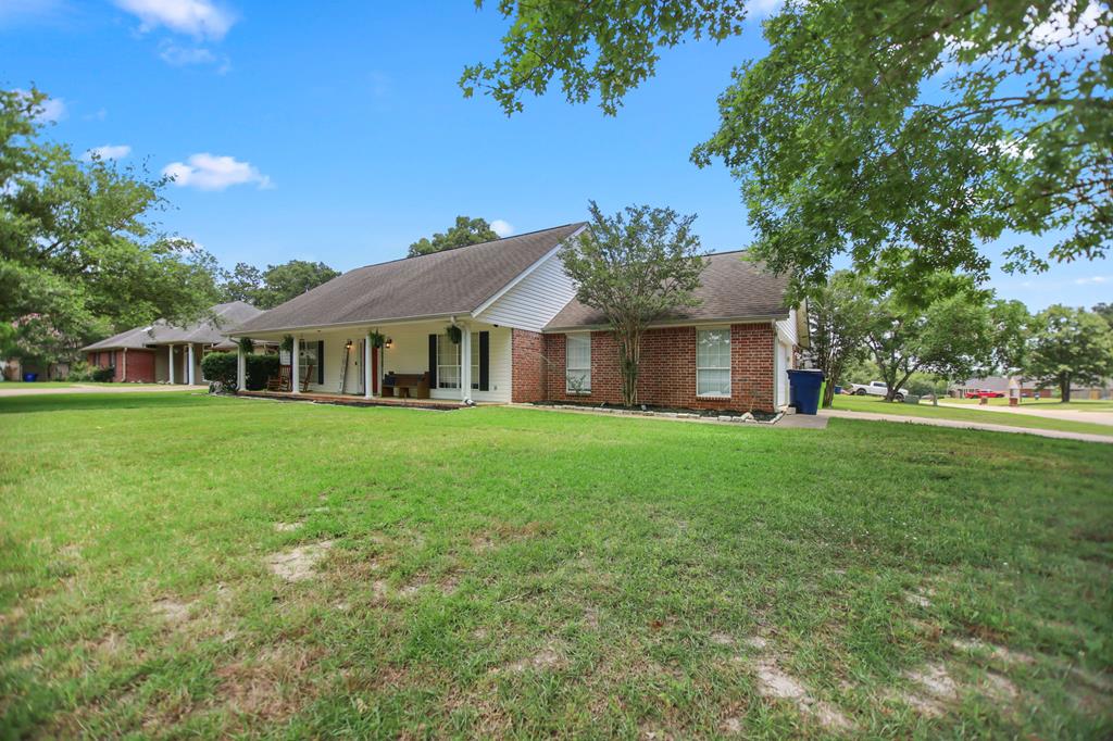 112 Lewellin Place Property Photo 1