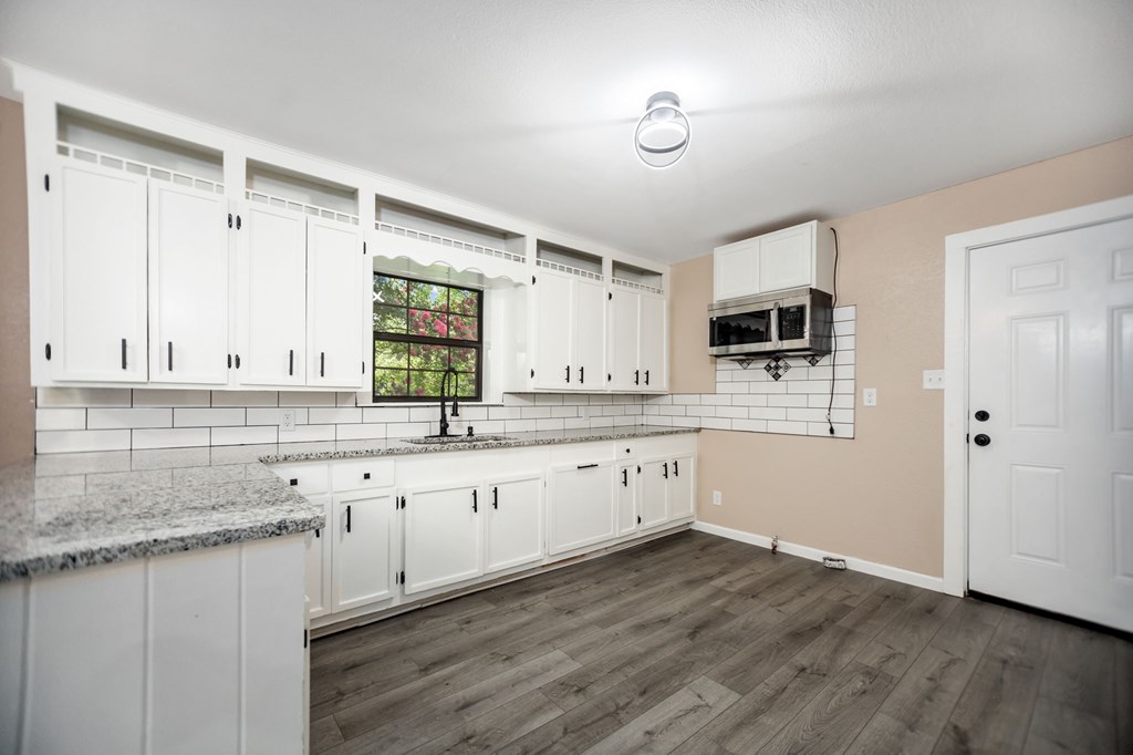 300 Duncan Property Photo 2