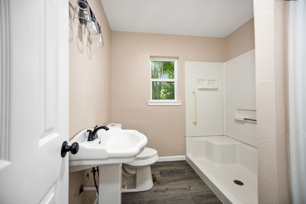 300 Duncan Property Photo 10