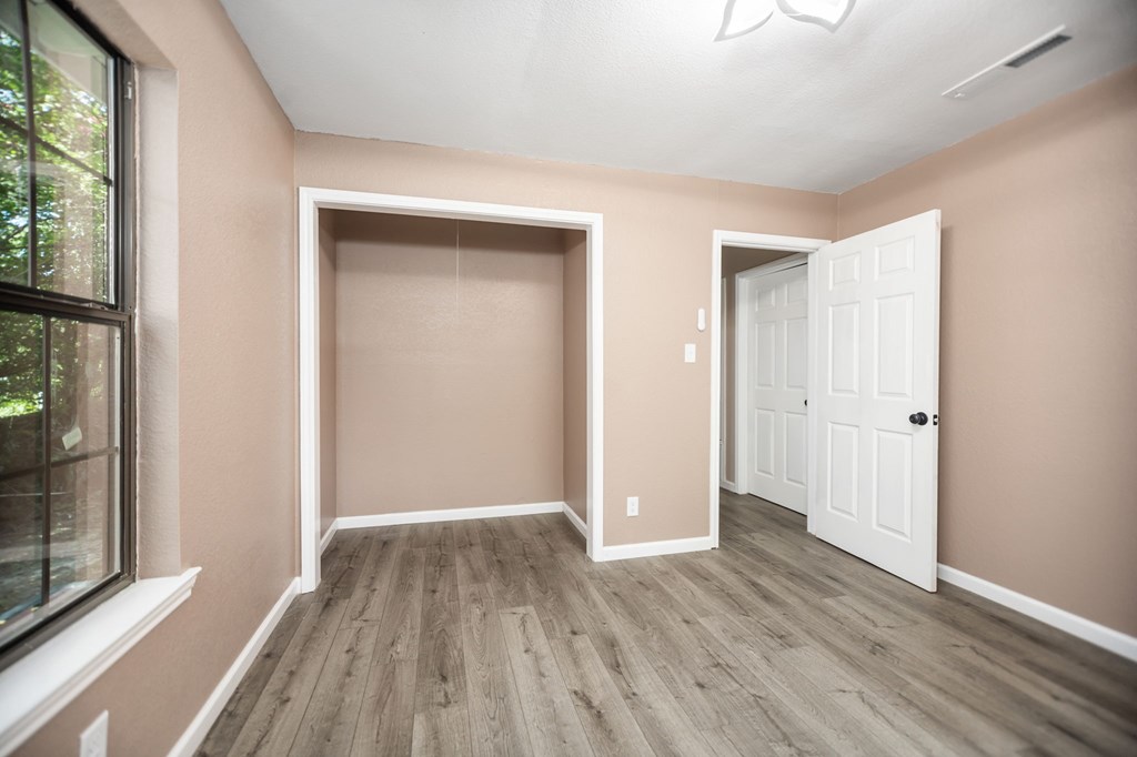 300 Duncan Property Photo 12