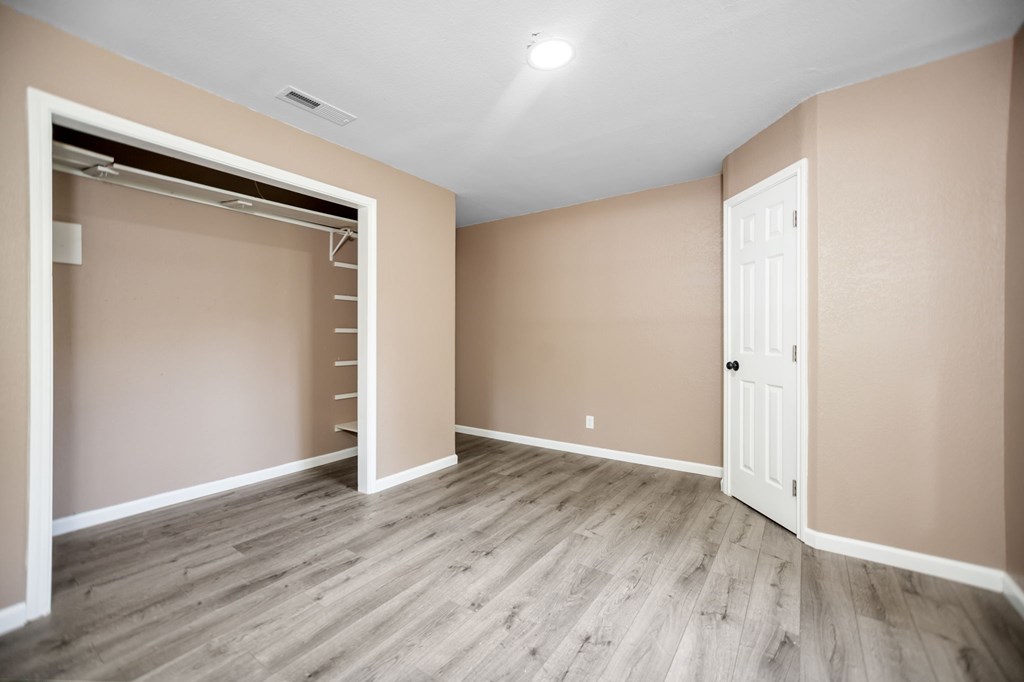 300 Duncan Property Photo 14
