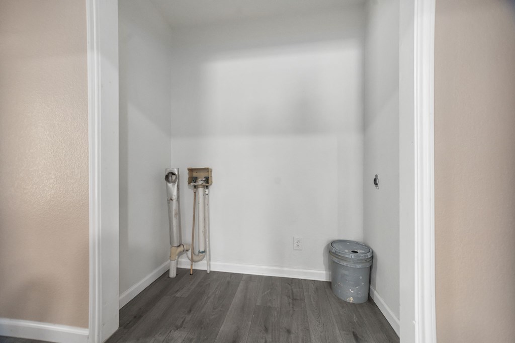 300 Duncan Property Photo 15