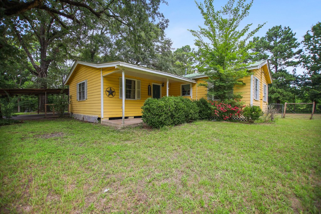 423 Pouland Property Photo 3