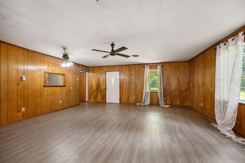 423 Pouland Property Photo 8