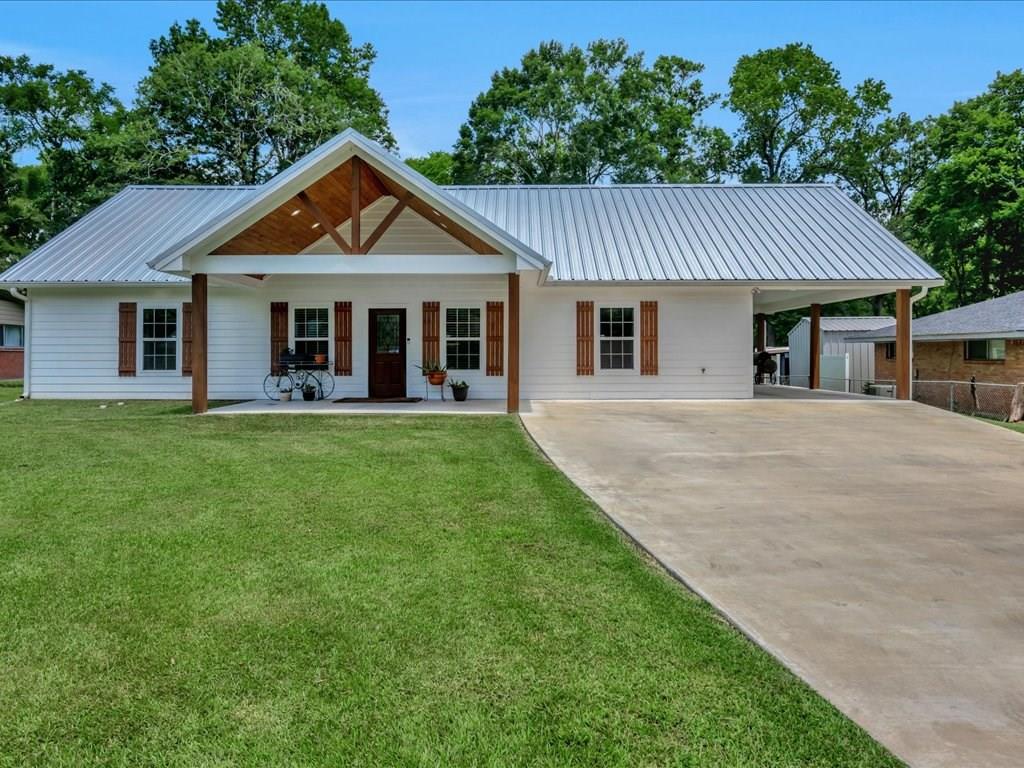 1611 Lilac Avenue Property Photo 1